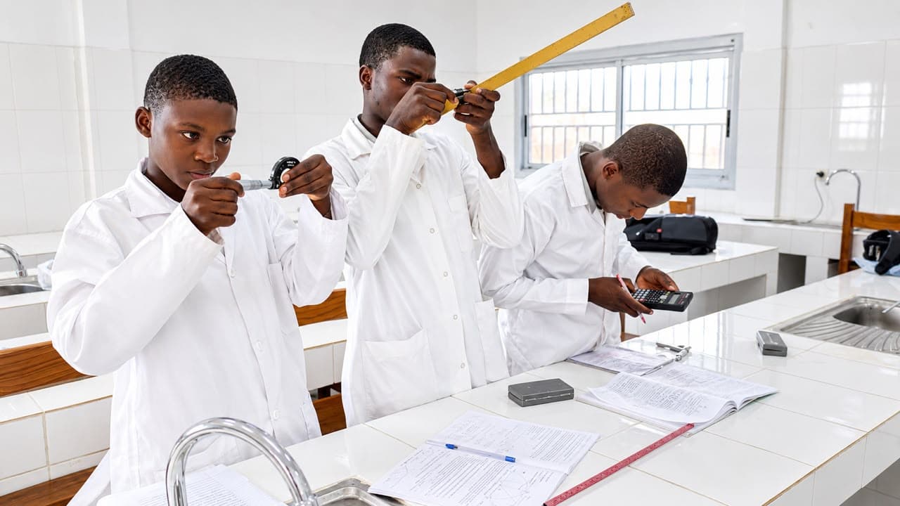 Collège Bilingue la Charité — Cours de sciences